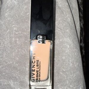 Givenchy Prisme Libre glow serum Foundation 3C. One pump used. No box.